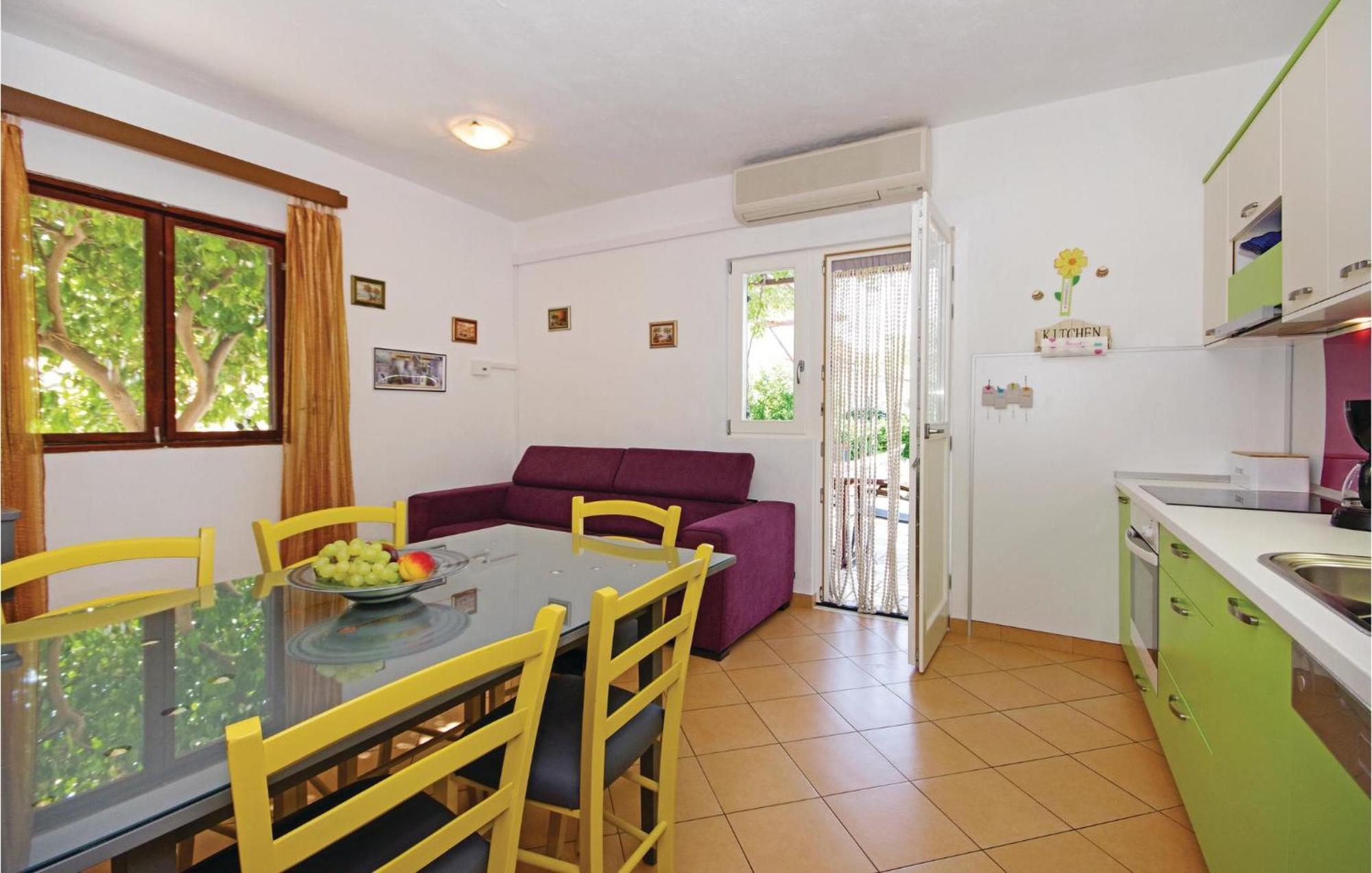 Stunning In With Kitchen * Sućuraj