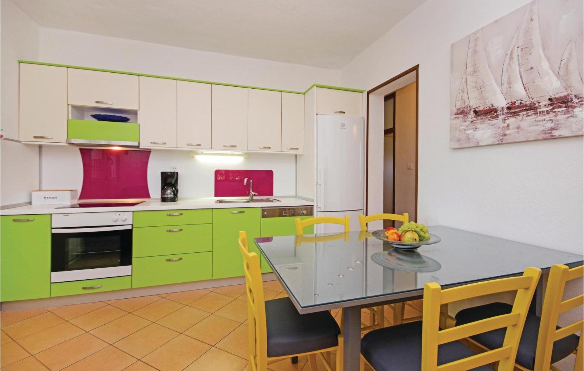 Ferienhaus Stunning In With Kitchen Sućuraj