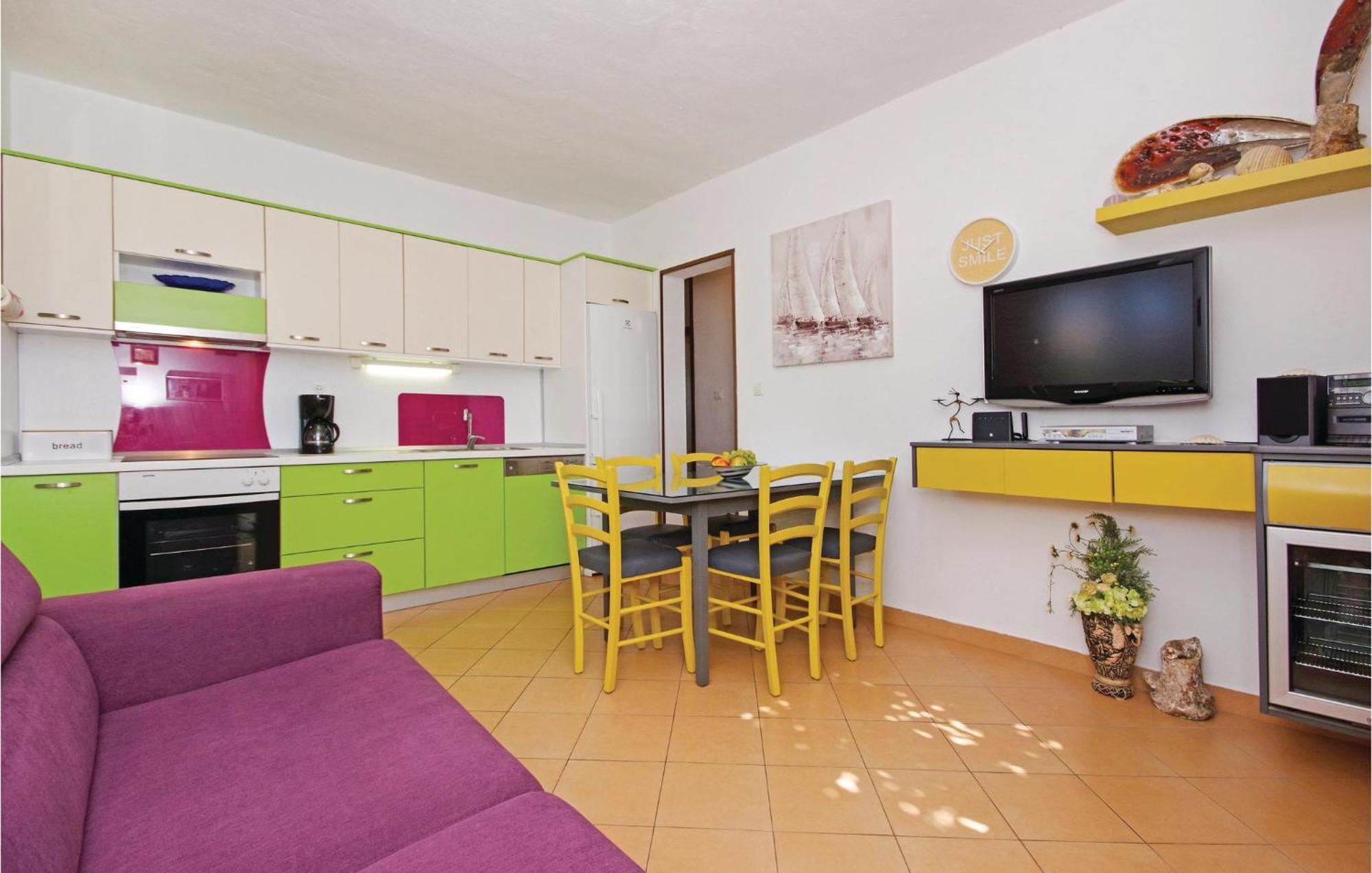 Stunning In With Kitchen Ferienhaus Sućuraj